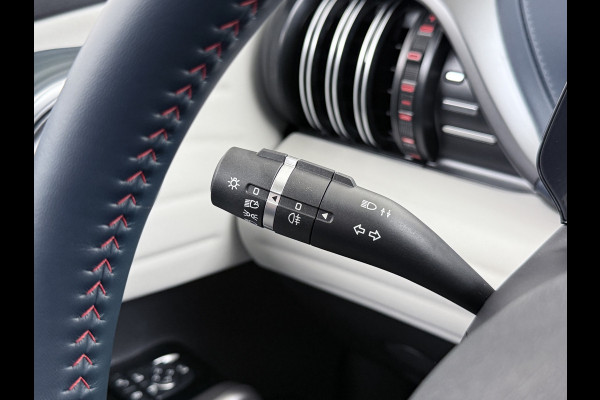 BYD ATTO 3 ACCU 60kWh Design Pano-dak Leer+Elektr.Verst. Warmtepomp Adaptieve Cruise 360°Camera Apple Carplay Android Auto Elektr.Achterklep Des Verkeersbord detectie WiFi DAB Led Rijstrooksensor Keyless Smartphone Entry Fabrieksgarantie tot 14-12-2030/150.000km Garantie op de LFP Accu tot 14-12-2030/200.000km €44.000,- Nieuw!