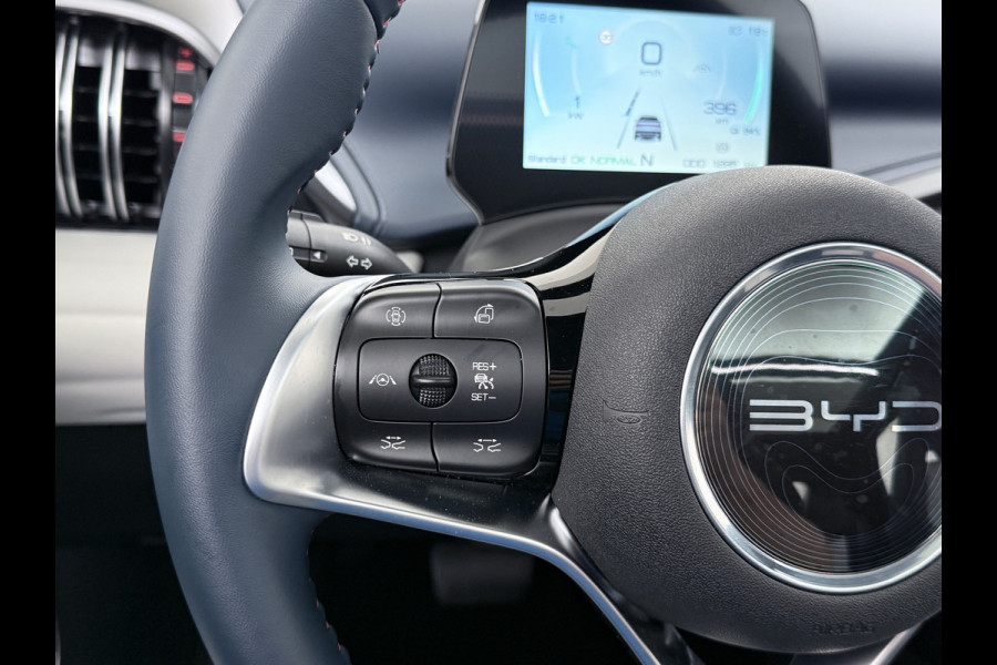 BYD ATTO 3 ACCU 60kWh Design Pano-dak Leer+Elektr.Verst. Warmtepomp Adaptieve Cruise 360°Camera Apple Carplay Android Auto Elektr.Achterklep Des Verkeersbord detectie WiFi DAB Led Rijstrooksensor Keyless Smartphone Entry Fabrieksgarantie tot 14-12-2030/150.000km Garantie op de LFP Accu tot 14-12-2030/200.000km €44.000,- Nieuw!