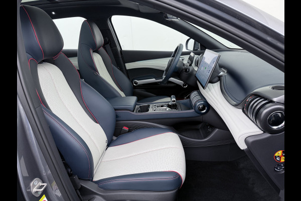 BYD ATTO 3 ACCU 60kWh Design Pano-dak Leer+Elektr.Verst. Warmtepomp Adaptieve Cruise 360°Camera Apple Carplay Android Auto Elektr.Achterklep Des Verkeersbord detectie WiFi DAB Led Rijstrooksensor Keyless Smartphone Entry Fabrieksgarantie tot 14-12-2030/150.000km Garantie op de LFP Accu tot 14-12-2030/200.000km €44.000,- Nieuw!