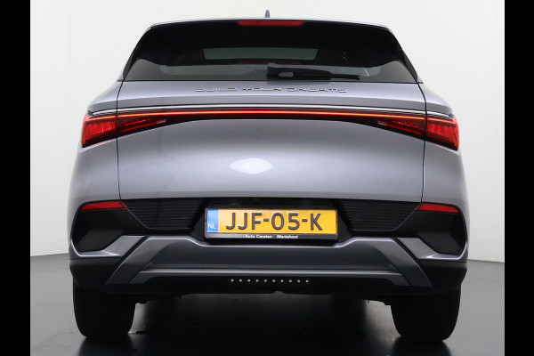 BYD ATTO 3 ACCU 60kWh Design Pano-dak Leer+Elektr.Verst. Warmtepomp Adaptieve Cruise 360°Camera Apple Carplay Android Auto Elektr.Achterklep Des Verkeersbord detectie WiFi DAB Led Rijstrooksensor Keyless Smartphone Entry Fabrieksgarantie tot 14-12-2030/150.000km Garantie op de LFP Accu tot 14-12-2030/200.000km €44.000,- Nieuw!