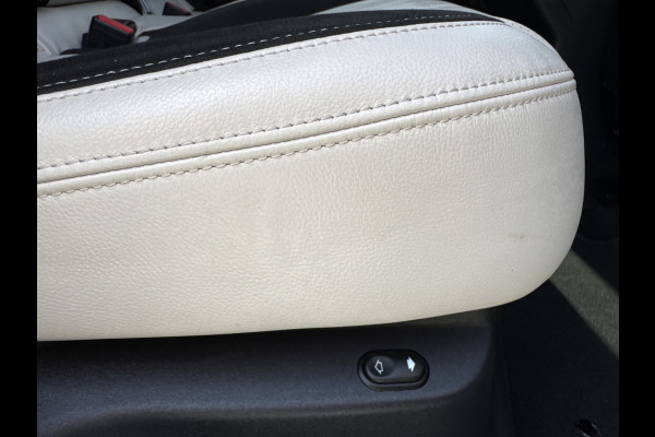 Land Rover Range Rover Velar 2.0 250PK AWD R-DYNAMIC BLACK PACK SE LEDER/VIRTUAL/PANORAMADAK