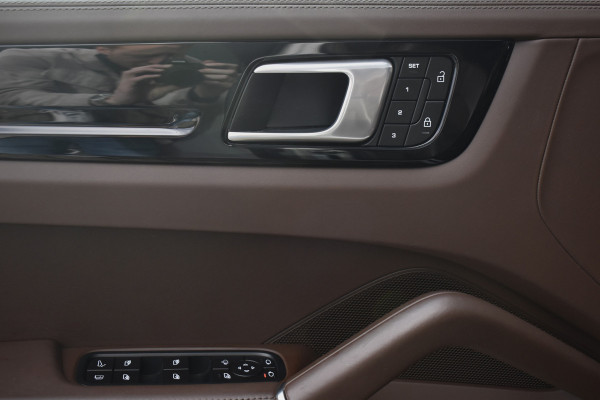 Porsche Cayenne Coupé 3.0 E-Hybrid 462pk SportDesign | Pano | 22'' Wielen | ACC | Softclose | Bose | Stoelventilatie | Head-Up | 360 Camera | Porsche Cayenne Coupé 3.0 E-Hybrid 462pk SportDesign | Pano | 22'' Wielen | ACC | Softclose | Bose | Stoelventilatie | Head-Up | 360 Camera |