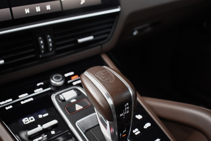 Porsche Cayenne Coupé 3.0 E-Hybrid 462pk SportDesign | Pano | 22'' Wielen | ACC | Softclose | Bose | Stoelventilatie | Head-Up | 360 Camera | Porsche Cayenne Coupé 3.0 E-Hybrid 462pk SportDesign | Pano | 22'' Wielen | ACC | Softclose | Bose | Stoelventilatie | Head-Up | 360 Camera |