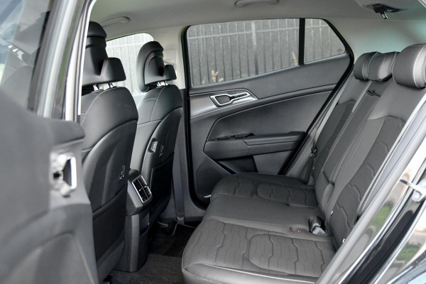 Kia Sportage 1.6 T-GDi MHEV Elec stoelen. Stuurvw, Camera, Lane assist, Stoelvw 4x, CarPlay! Kia Sportage 1.6 T-GDi MHEV Elec stoelen. Stuurvw, Camera, Lane assist, Stoelvw 4x, CarPlay!