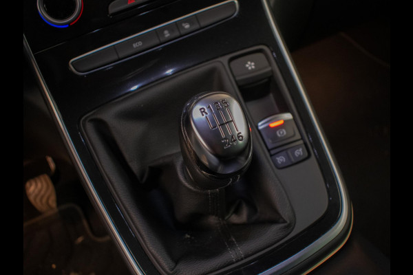 Renault Scénic 1.2 TCe Bose Sport (CARPLAY,NAVI,LED,SPORTSTOELEN,CAMERA,LEDER,TREKHAAK,PDC,CRUISE,CLIMATE,NETTESTAAT)