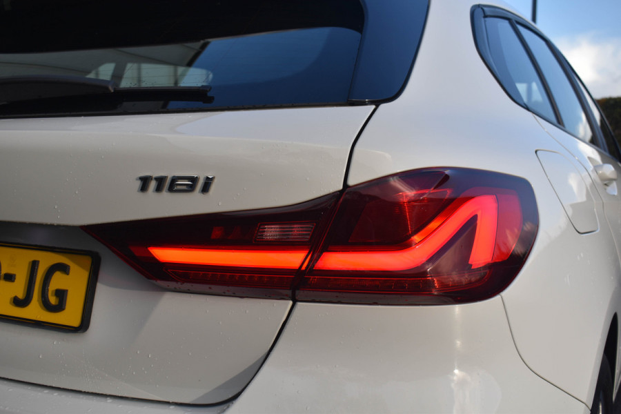 BMW 1-serie 118i Executive Edition | Navi Prof. | Carplay | Virtual Cockpit | DAB | PDC