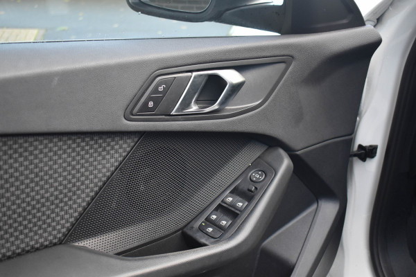 BMW 1-serie 118i Executive Edition | Navi Prof. | Carplay | Virtual Cockpit | DAB | PDC