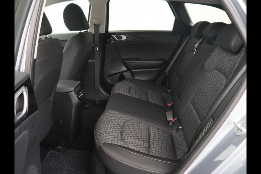 Kia Ceed 1.6 GDI PHEV DynamicLine | Carplay | Camera | Navigatie | Keyless | Climate control | Cruise control | Full LED | Parkeerhulp | Plug In