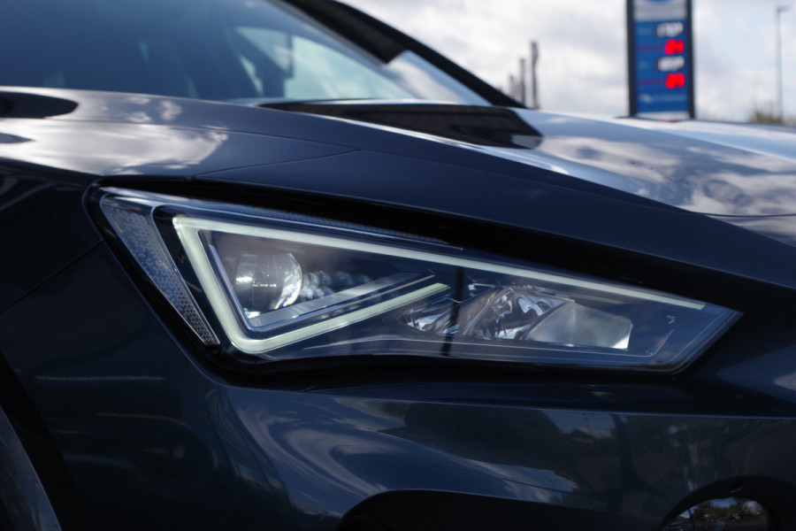 CUPRA Formentor 1.4 e-Hybrid 204 PK Adrenaline PHEV, Carplay, Camera, Keyless, LED