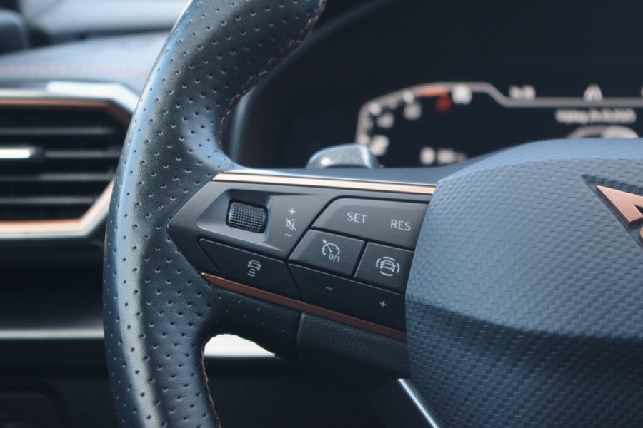 CUPRA Formentor 1.4 e-Hybrid 204 PK Adrenaline PHEV, Carplay, Camera, Keyless, LED