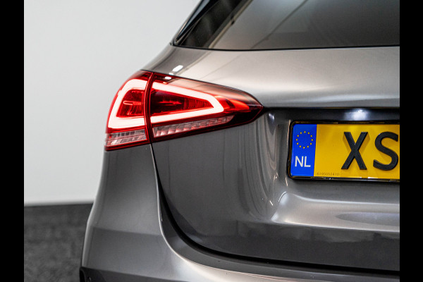 Mercedes-Benz A-Klasse 200 Premium Plus | Pano | NIGHT | AMG Line Mercedes-Benz A-Klasse 200 Premium Plus | Pano | NIGHT | AMG Line