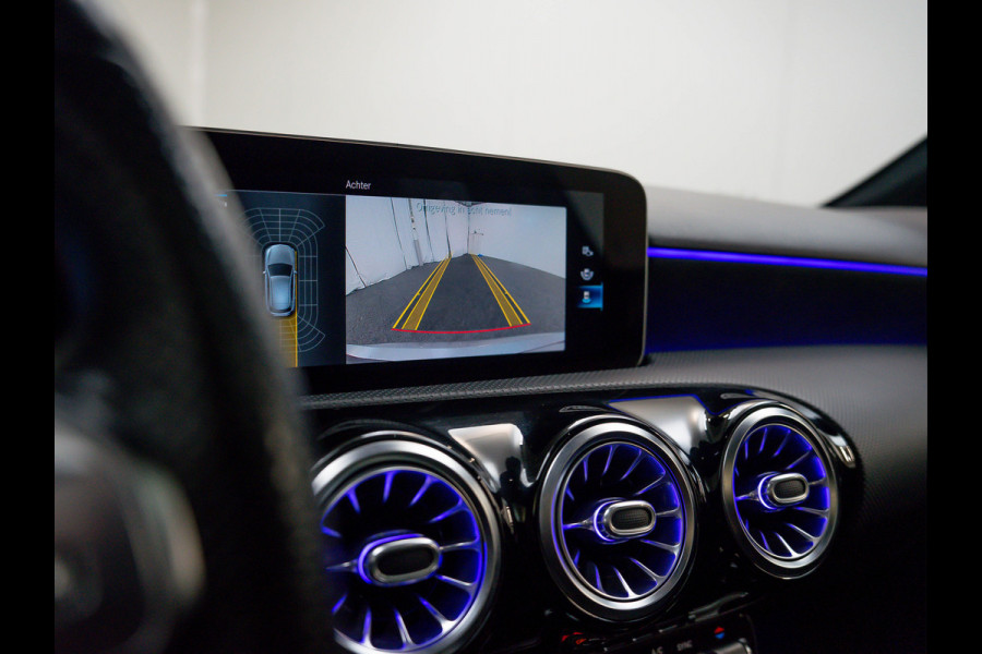 Mercedes-Benz A-Klasse 200 Premium Plus | Pano | NIGHT | AMG Line Mercedes-Benz A-Klasse 200 Premium Plus | Pano | NIGHT | AMG Line