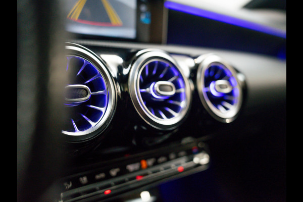 Mercedes-Benz A-Klasse 200 Premium Plus | Pano | NIGHT | AMG Line Mercedes-Benz A-Klasse 200 Premium Plus | Pano | NIGHT | AMG Line