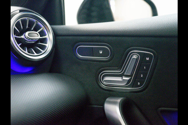 Mercedes-Benz A-Klasse 200 Premium Plus | Pano | NIGHT | AMG Line Mercedes-Benz A-Klasse 200 Premium Plus | Pano | NIGHT | AMG Line