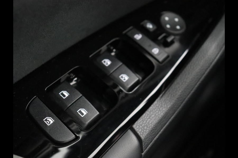 Kia Sportage 1.6 T-GDi Hybrid GT-Line | Panoramadak | Leder/Alcantara | Matrix LED | Stoel & stuurverwarming | Sfeerverlichting | Carplay | Adaptive cruise | Camera | Navigatie | Keyless
