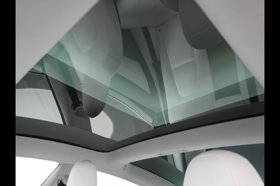 Tesla Model 3 RWD+ 60kWh 325PK LFP Licht Interieur 19"Lmv FSD-3 Comp. AutoPilot Leder PanoDak Adaptive-Cruise Lmv Camera's Elektr.-Stuur+Stoel Navi LED Comfortstoelen ACC DAB Keyless en Voorverwarmen interieur via App One-Pedal-Drive In zeer nette staat! Origineel Nederlandse auto tot 11kw laden thuis! Garantie Accu tot 30-6-2029 max 160.000km Tesla Model 3 RWD+ 60kWh 325PK LFP Licht Interieur 19"Lmv FSD-3 Comp. AutoPilot Leder PanoDak Adaptive-Cruise Lmv Camera's Elektr.-Stuur+Stoel Navi LED Comfortstoelen ACC DAB Keyless en Voorverwarmen interieur via App One-Pedal-Drive In zeer nette staat! Origineel Nederlandse auto tot 11kw laden thuis! Garantie Accu tot 30-6-2029 max 160.000km