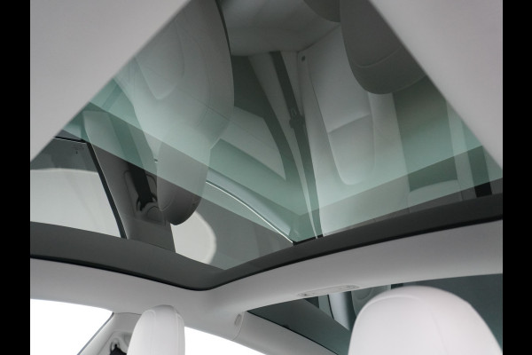 Tesla Model 3 RWD+ 60kWh 325PK LFP Licht Interieur 19"Lmv FSD-3 Comp. AutoPilot Leder PanoDak Adaptive-Cruise Lmv Camera's Elektr.-Stuur+Stoel Navi LED Comfortstoelen ACC DAB Keyless en Voorverwarmen interieur via App One-Pedal-Drive In zeer nette staat! Origineel Nederlandse auto tot 11kw laden thuis! Garantie Accu tot 30-6-2029 max 160.000km Tesla Model 3 RWD+ 60kWh 325PK LFP Licht Interieur 19"Lmv FSD-3 Comp. AutoPilot Leder PanoDak Adaptive-Cruise Lmv Camera's Elektr.-Stuur+Stoel Navi LED Comfortstoelen ACC DAB Keyless en Voorverwarmen interieur via App One-Pedal-Drive In zeer nette staat! Origineel Nederlandse auto tot 11kw laden thuis! Garantie Accu tot 30-6-2029 max 160.000km