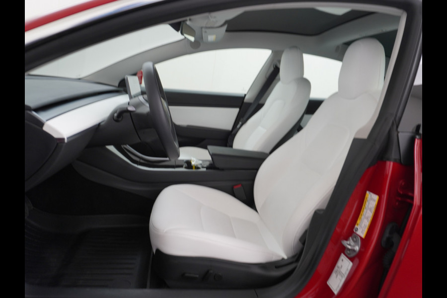 Tesla Model 3 RWD+ 60kWh 325PK LFP Licht Interieur 19"Lmv FSD-3 Comp. AutoPilot Leder PanoDak Adaptive-Cruise Lmv Camera's Elektr.-Stuur+Stoel Navi LED Comfortstoelen ACC DAB Keyless en Voorverwarmen interieur via App One-Pedal-Drive In zeer nette staat! Origineel Nederlandse auto tot 11kw laden thuis! Garantie Accu tot 30-6-2029 max 160.000km Tesla Model 3 RWD+ 60kWh 325PK LFP Licht Interieur 19"Lmv FSD-3 Comp. AutoPilot Leder PanoDak Adaptive-Cruise Lmv Camera's Elektr.-Stuur+Stoel Navi LED Comfortstoelen ACC DAB Keyless en Voorverwarmen interieur via App One-Pedal-Drive In zeer nette staat! Origineel Nederlandse auto tot 11kw laden thuis! Garantie Accu tot 30-6-2029 max 160.000km