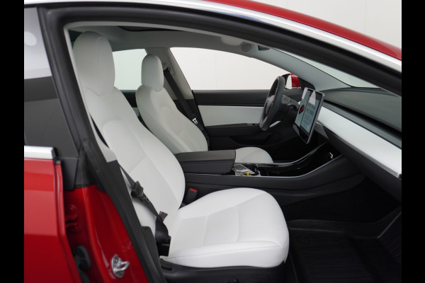 Tesla Model 3 RWD+ 60kWh 325PK LFP Licht Interieur 19"Lmv FSD-3 Comp. AutoPilot Leder PanoDak Adaptive-Cruise Lmv Camera's Elektr.-Stuur+Stoel Navi LED Comfortstoelen ACC DAB Keyless en Voorverwarmen interieur via App One-Pedal-Drive In zeer nette staat! Origineel Nederlandse auto tot 11kw laden thuis! Garantie Accu tot 30-6-2029 max 160.000km Tesla Model 3 RWD+ 60kWh 325PK LFP Licht Interieur 19"Lmv FSD-3 Comp. AutoPilot Leder PanoDak Adaptive-Cruise Lmv Camera's Elektr.-Stuur+Stoel Navi LED Comfortstoelen ACC DAB Keyless en Voorverwarmen interieur via App One-Pedal-Drive In zeer nette staat! Origineel Nederlandse auto tot 11kw laden thuis! Garantie Accu tot 30-6-2029 max 160.000km