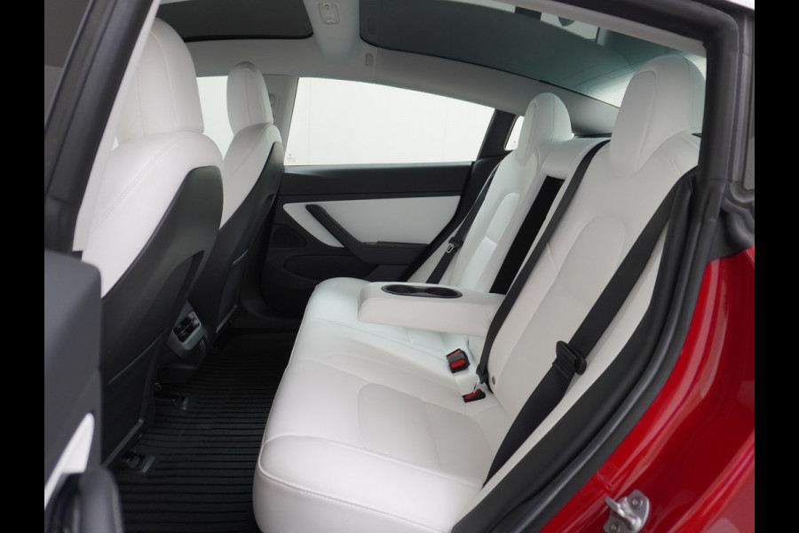 Tesla Model 3 RWD+ 60kWh 325PK LFP Licht Interieur 19"Lmv FSD-3 Comp. AutoPilot Leder PanoDak Adaptive-Cruise Lmv Camera's Elektr.-Stuur+Stoel Navi LED Comfortstoelen ACC DAB Keyless en Voorverwarmen interieur via App One-Pedal-Drive In zeer nette staat! Origineel Nederlandse auto tot 11kw laden thuis! Garantie Accu tot 30-6-2029 max 160.000km Tesla Model 3 RWD+ 60kWh 325PK LFP Licht Interieur 19"Lmv FSD-3 Comp. AutoPilot Leder PanoDak Adaptive-Cruise Lmv Camera's Elektr.-Stuur+Stoel Navi LED Comfortstoelen ACC DAB Keyless en Voorverwarmen interieur via App One-Pedal-Drive In zeer nette staat! Origineel Nederlandse auto tot 11kw laden thuis! Garantie Accu tot 30-6-2029 max 160.000km