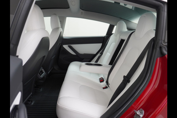 Tesla Model 3 RWD+ 60kWh 325PK LFP Licht Interieur 19"Lmv FSD-3 Comp. AutoPilot Leder PanoDak Adaptive-Cruise Lmv Camera's Elektr.-Stuur+Stoel Navi LED Comfortstoelen ACC DAB Keyless en Voorverwarmen interieur via App One-Pedal-Drive In zeer nette staat! Origineel Nederlandse auto tot 11kw laden thuis! Garantie Accu tot 30-6-2029 max 160.000km Tesla Model 3 RWD+ 60kWh 325PK LFP Licht Interieur 19"Lmv FSD-3 Comp. AutoPilot Leder PanoDak Adaptive-Cruise Lmv Camera's Elektr.-Stuur+Stoel Navi LED Comfortstoelen ACC DAB Keyless en Voorverwarmen interieur via App One-Pedal-Drive In zeer nette staat! Origineel Nederlandse auto tot 11kw laden thuis! Garantie Accu tot 30-6-2029 max 160.000km