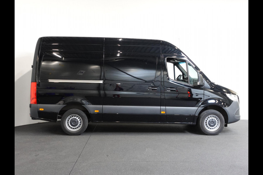 Mercedes-Benz Sprinter 1.9 CDI 315 150PK L2H2 RWD Automaat Airco Navigatie Camera 3Zits Cruise Control Mercedes-Benz Sprinter 1.9 CDI 315 150PK L2H2 RWD Automaat Airco Navigatie Camera 3Zits Cruise Control