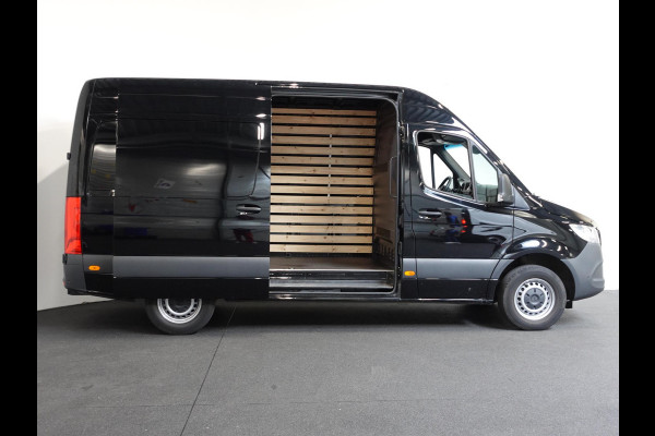Mercedes-Benz Sprinter 1.9 CDI 315 150PK L2H2 RWD Automaat Airco Navigatie Camera 3Zits Cruise Control Mercedes-Benz Sprinter 1.9 CDI 315 150PK L2H2 RWD Automaat Airco Navigatie Camera 3Zits Cruise Control