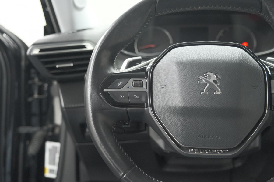 Peugeot 2008 PureTech 130 EAT8 Allure | Trekhaak | Camera | Navigatie | Apple Carplay Peugeot 2008 PureTech 130 EAT8 Allure | Trekhaak | Camera | Navigatie | Apple Carplay