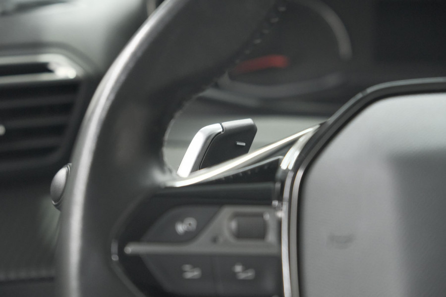 Peugeot 2008 PureTech 130 EAT8 Allure | Trekhaak | Camera | Navigatie | Apple Carplay Peugeot 2008 PureTech 130 EAT8 Allure | Trekhaak | Camera | Navigatie | Apple Carplay