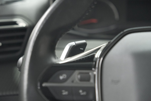 Peugeot 2008 PureTech 130 EAT8 Allure | Trekhaak | Camera | Navigatie | Apple Carplay Peugeot 2008 PureTech 130 EAT8 Allure | Trekhaak | Camera | Navigatie | Apple Carplay