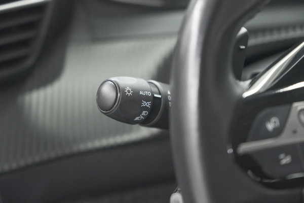 Peugeot 2008 PureTech 130 EAT8 Allure | Trekhaak | Camera | Navigatie | Apple Carplay Peugeot 2008 PureTech 130 EAT8 Allure | Trekhaak | Camera | Navigatie | Apple Carplay