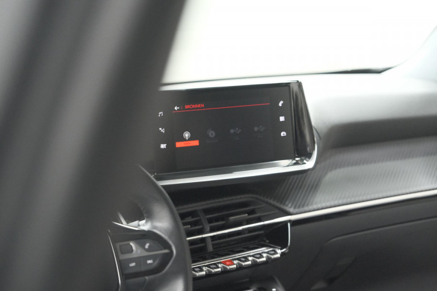 Peugeot 2008 PureTech 130 EAT8 Allure | Trekhaak | Camera | Navigatie | Apple Carplay Peugeot 2008 PureTech 130 EAT8 Allure | Trekhaak | Camera | Navigatie | Apple Carplay