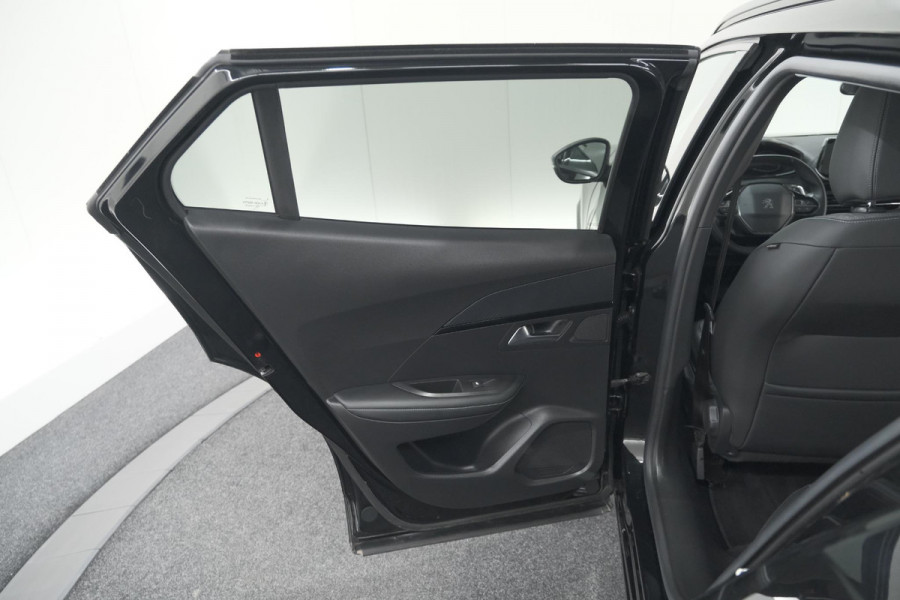 Peugeot 2008 PureTech 130 EAT8 Allure | Trekhaak | Camera | Navigatie | Apple Carplay Peugeot 2008 PureTech 130 EAT8 Allure | Trekhaak | Camera | Navigatie | Apple Carplay