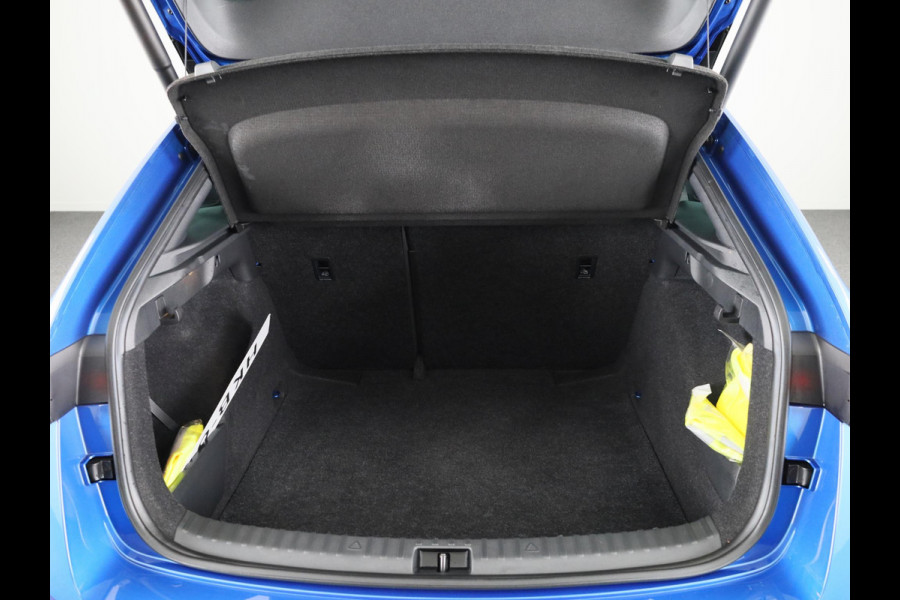 Škoda SCALA Monte Carlo 1.0 TSI 115 pk 7 versn. DSG | Private lease vanaf 619,-- | Panoramadak | Winter pakket | Parkeercamera