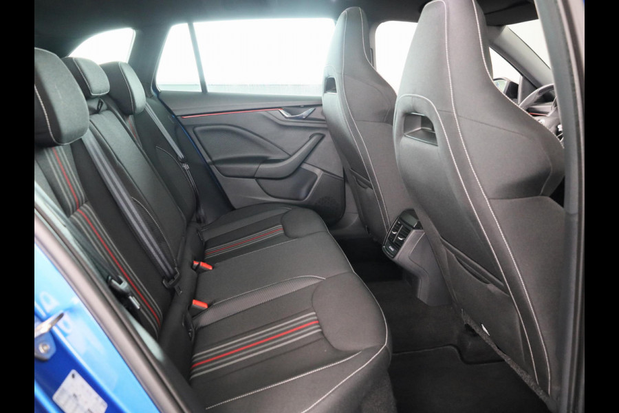 Škoda SCALA Monte Carlo 1.0 TSI 115 pk 7 versn. DSG | Private lease vanaf 619,-- | Panoramadak | Winter pakket | Parkeercamera