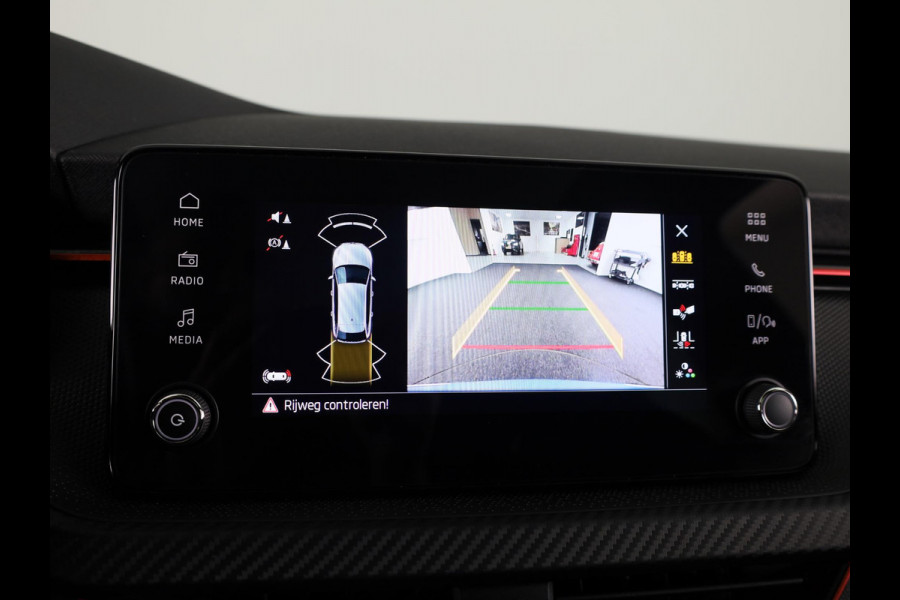 Škoda SCALA Monte Carlo 1.0 TSI 115 pk 7 versn. DSG | Private lease vanaf 619,-- | Panoramadak | Winter pakket | Parkeercamera