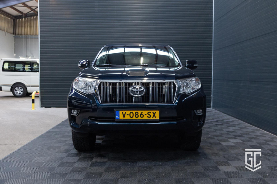 Toyota Land Cruiser 2.8 D-4D-F Challenger Window Van Toyota Land Cruiser 2.8 D-4D-F Challenger Window Van