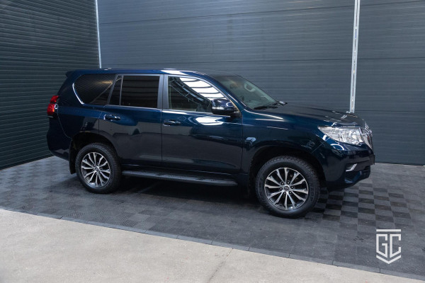 Toyota Land Cruiser 2.8 D-4D-F Challenger Window Van Toyota Land Cruiser 2.8 D-4D-F Challenger Window Van