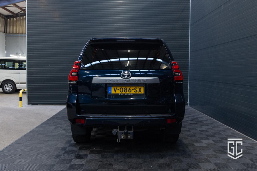 Toyota Land Cruiser 2.8 D-4D-F Challenger Window Van Toyota Land Cruiser 2.8 D-4D-F Challenger Window Van