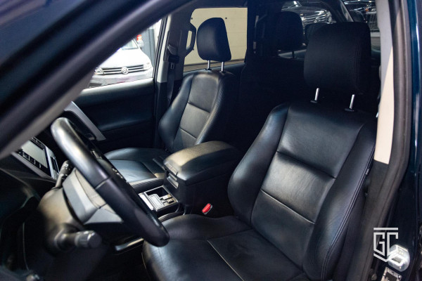 Toyota Land Cruiser 2.8 D-4D-F Challenger Window Van Toyota Land Cruiser 2.8 D-4D-F Challenger Window Van