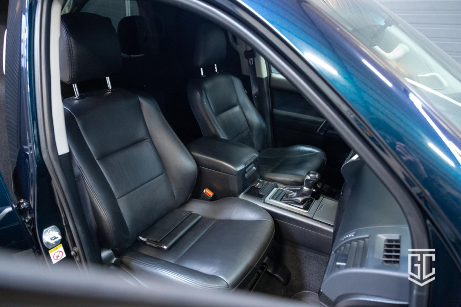 Toyota Land Cruiser 2.8 D-4D-F Challenger Window Van Toyota Land Cruiser 2.8 D-4D-F Challenger Window Van