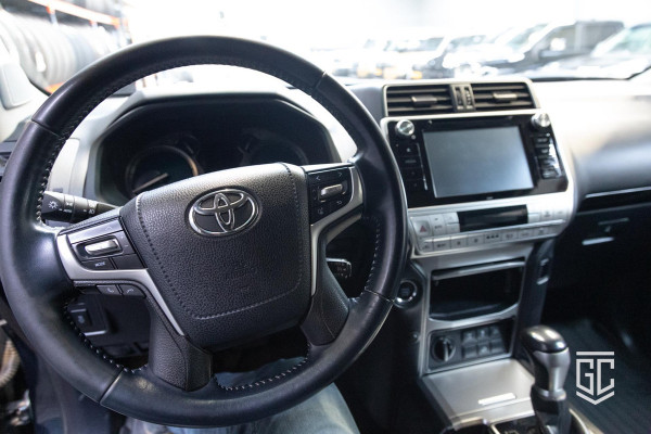 Toyota Land Cruiser 2.8 D-4D-F Challenger Window Van Toyota Land Cruiser 2.8 D-4D-F Challenger Window Van
