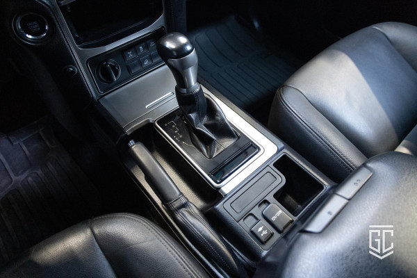 Toyota Land Cruiser 2.8 D-4D-F Challenger Window Van Toyota Land Cruiser 2.8 D-4D-F Challenger Window Van