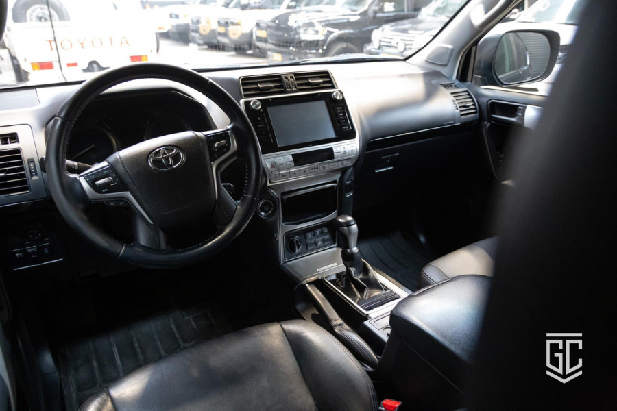 Toyota Land Cruiser 2.8 D-4D-F Challenger Window Van Toyota Land Cruiser 2.8 D-4D-F Challenger Window Van