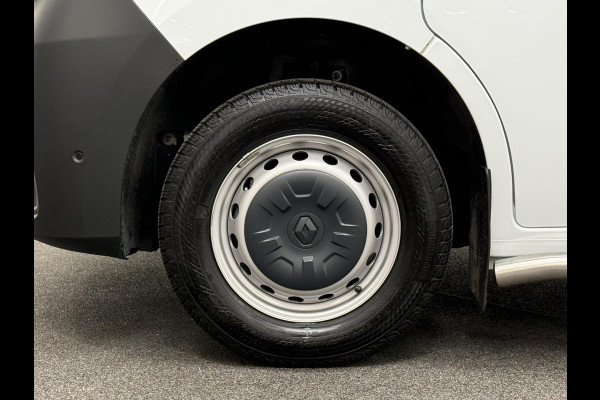 Renault Master T33 2.3 dCi 135PK L2H2 BPM VRIJ! Airco Cruise control Parkeersensoren Navigatie Trekhaak