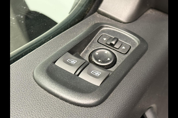 Renault Master T33 2.3 dCi 135PK L2H2 BPM VRIJ! Airco Cruise control Parkeersensoren Navigatie Trekhaak