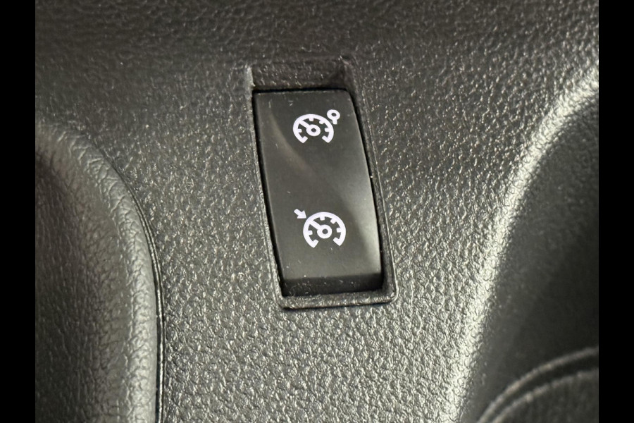 Renault Master T33 2.3 dCi 135PK L2H2 BPM VRIJ! Airco Cruise control Parkeersensoren Navigatie Trekhaak