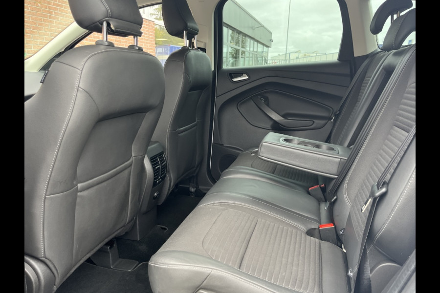 Ford Kuga 1.5 EcoB. Titanium 150pk/Inklapbare Trekhaak/WinterPack etc. Ford Kuga 1.5 EcoB. Titanium 150pk/Inklapbare Trekhaak/WinterPack etc.