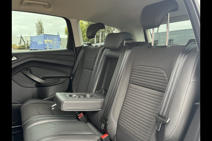Ford Kuga 1.5 EcoB. Titanium 150pk/Inklapbare Trekhaak/WinterPack etc. Ford Kuga 1.5 EcoB. Titanium 150pk/Inklapbare Trekhaak/WinterPack etc.