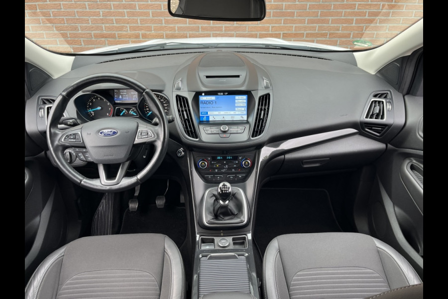 Ford Kuga 1.5 EcoB. Titanium 150pk/Inklapbare Trekhaak/WinterPack etc. Ford Kuga 1.5 EcoB. Titanium 150pk/Inklapbare Trekhaak/WinterPack etc.